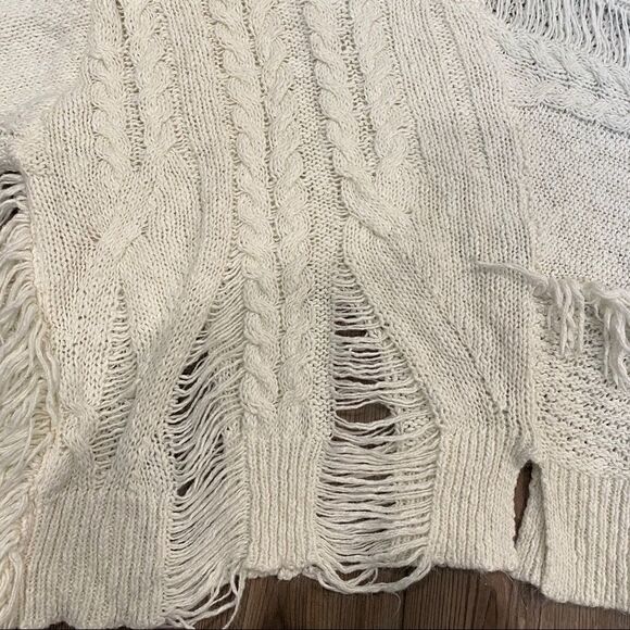 BP White Distressed Sweater Medium - Picture 8 of 9